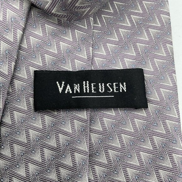 Van Heusen Men's 100% Silk Neck Tie ZigZag Pattern Silver Gray/Purplish Hues - Picture 3 of 5